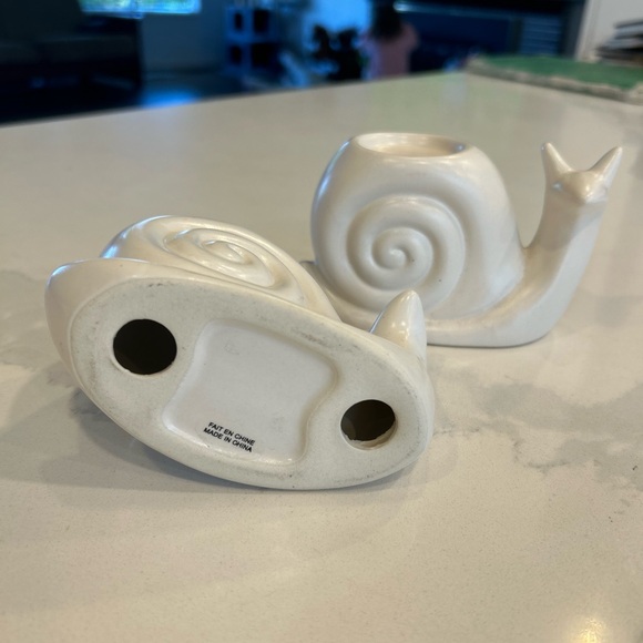 Two White Ceramic Snail Tea Light Candle Holders - Picture 2 of 6
